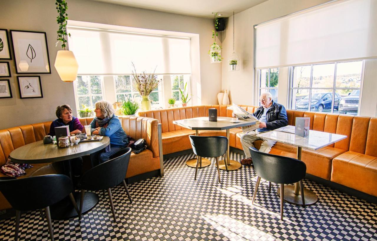 Strathaven Hotel Екстериор снимка