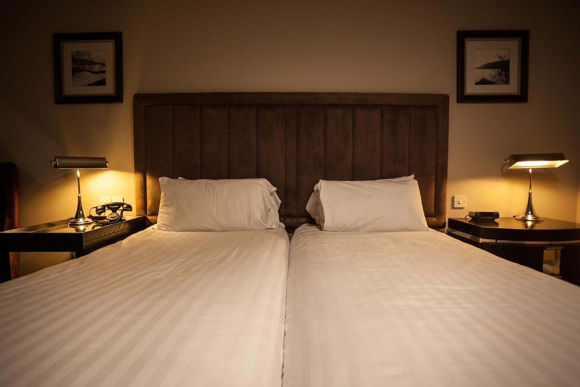 Strathaven Hotel Екстериор снимка