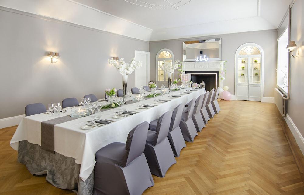 Strathaven Hotel Екстериор снимка