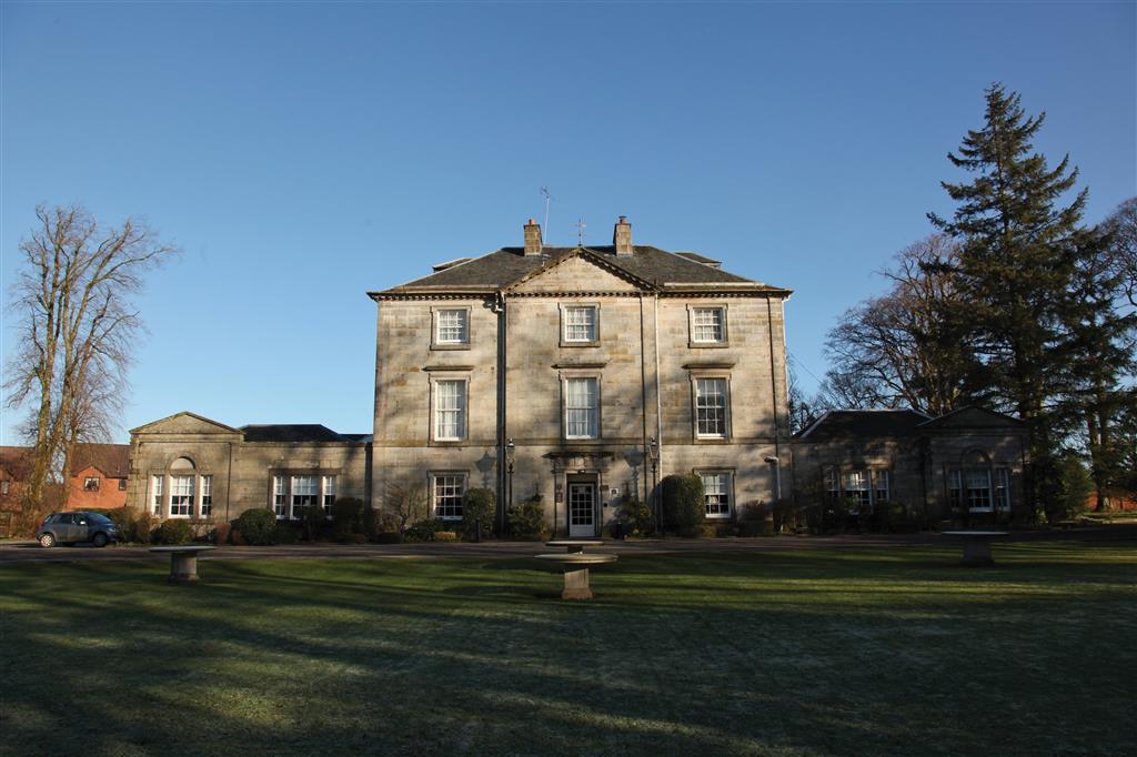 Strathaven Hotel Екстериор снимка
