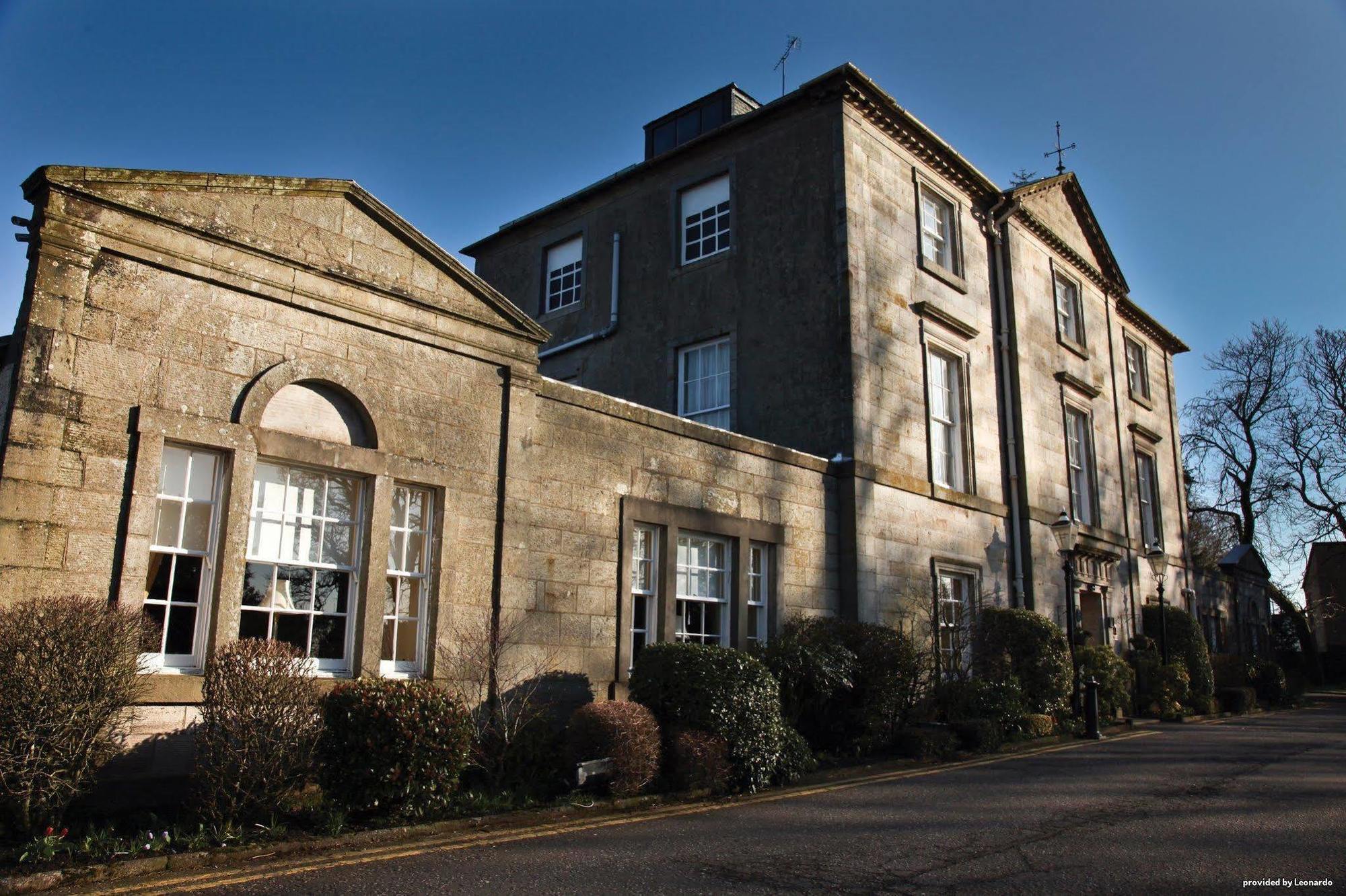 Strathaven Hotel Екстериор снимка